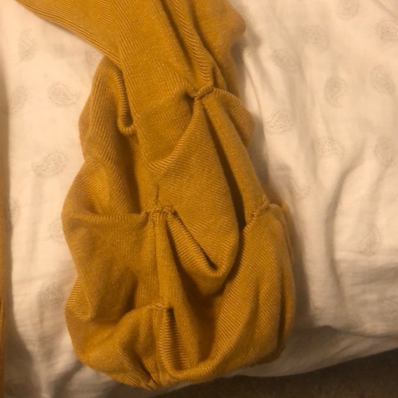 Yellow sweater - Picture 2 of 2